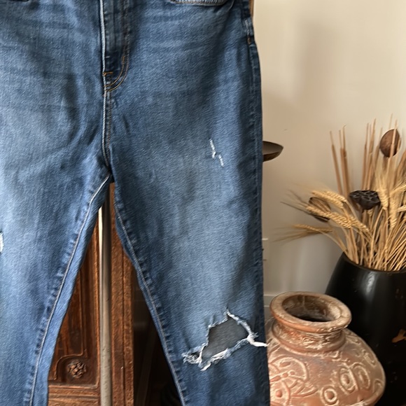 BDG Twig High-Rise Distressed Jeans - Picture 7 of 10